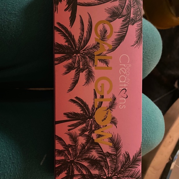 ⚡️Beauty Creations Cali Glow Trio pallet - Picture 7 of 7